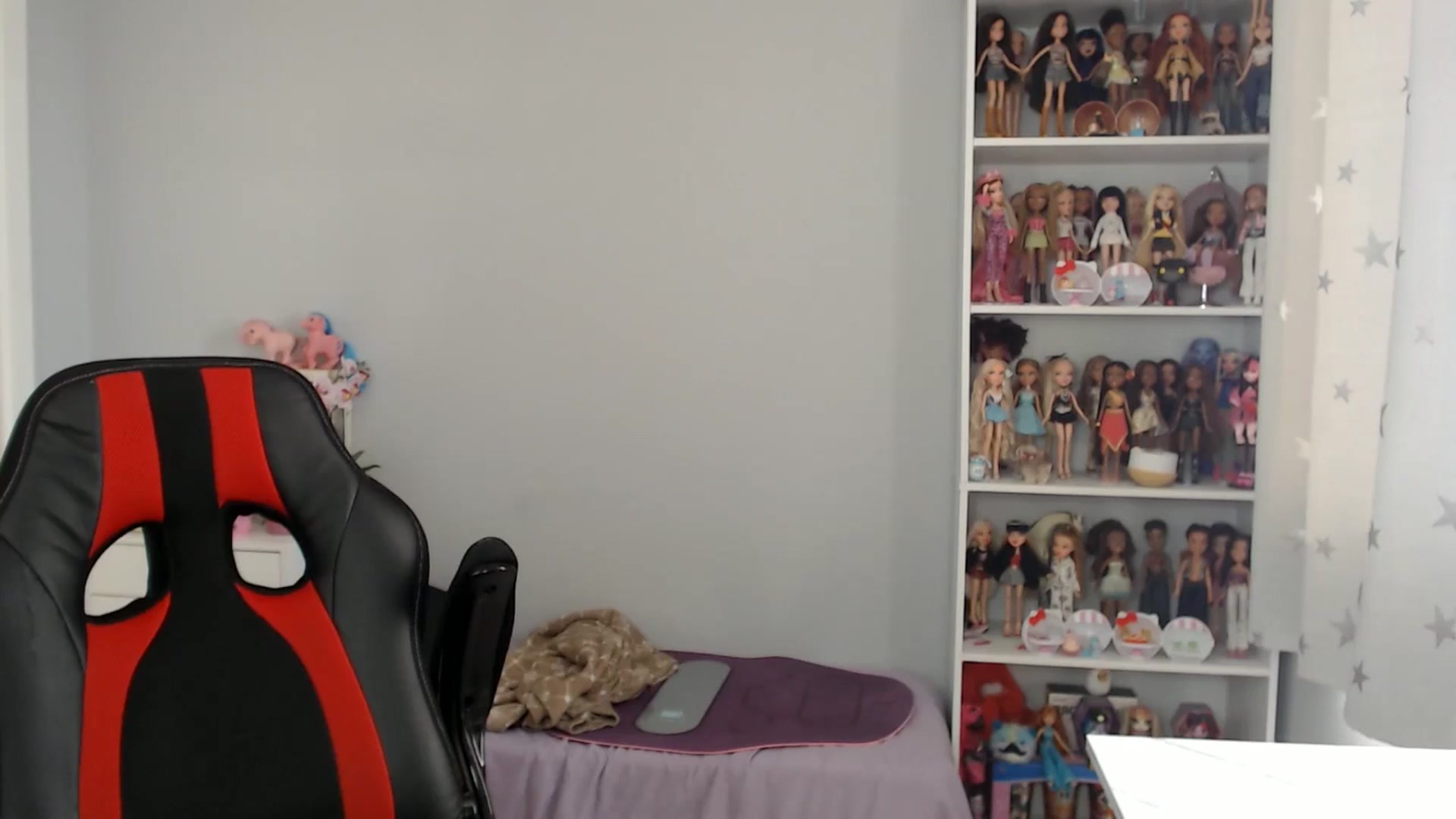 Gallery image thumbnail from GemmaMinx's myfreecams stream on, 01/14/2025, 18:42 image 15 of 20