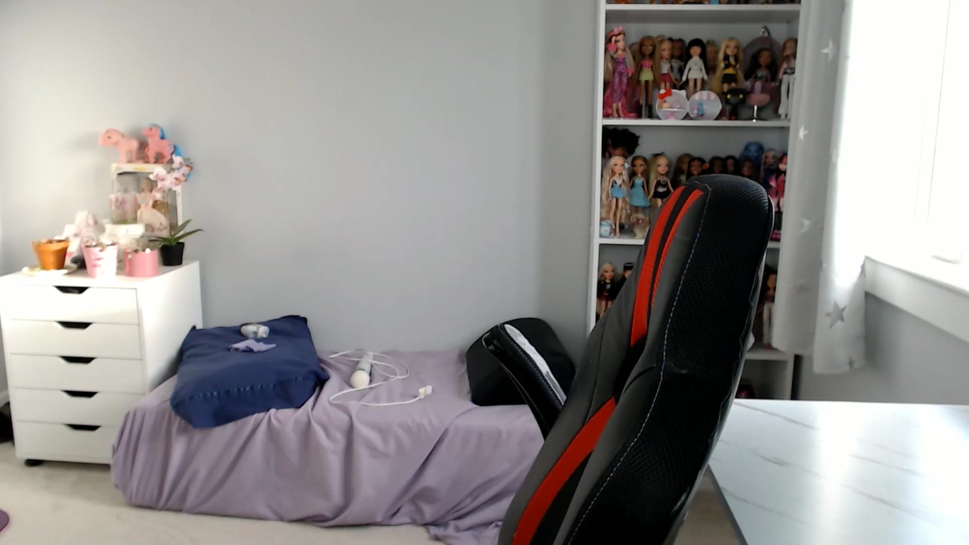 Gallery image thumbnail from GemmaMinx's myfreecams stream on, 01/15/2025, 21:25 image 12 of 20