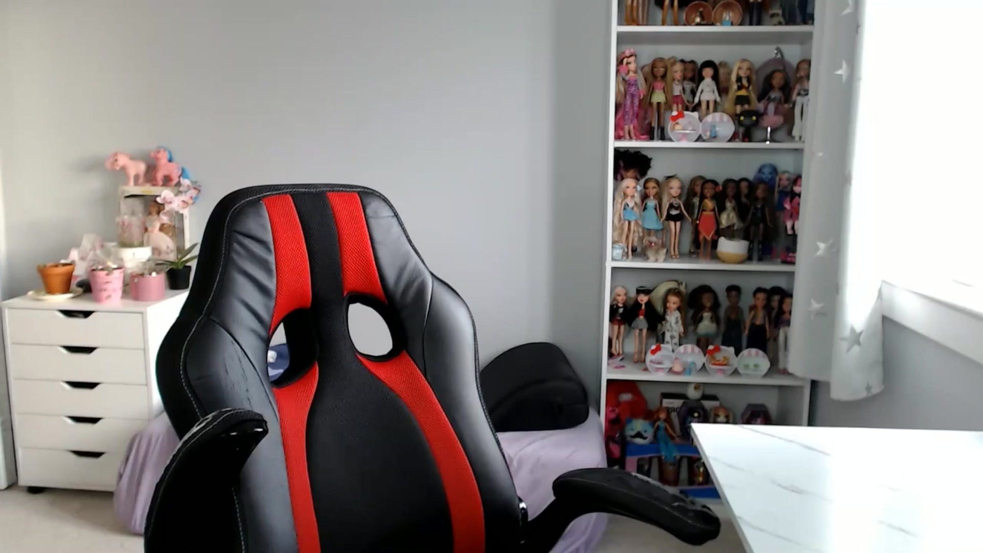 Gallery image thumbnail from GemmaMinx's myfreecams stream on, 01/15/2025, 21:25 image 10 of 20