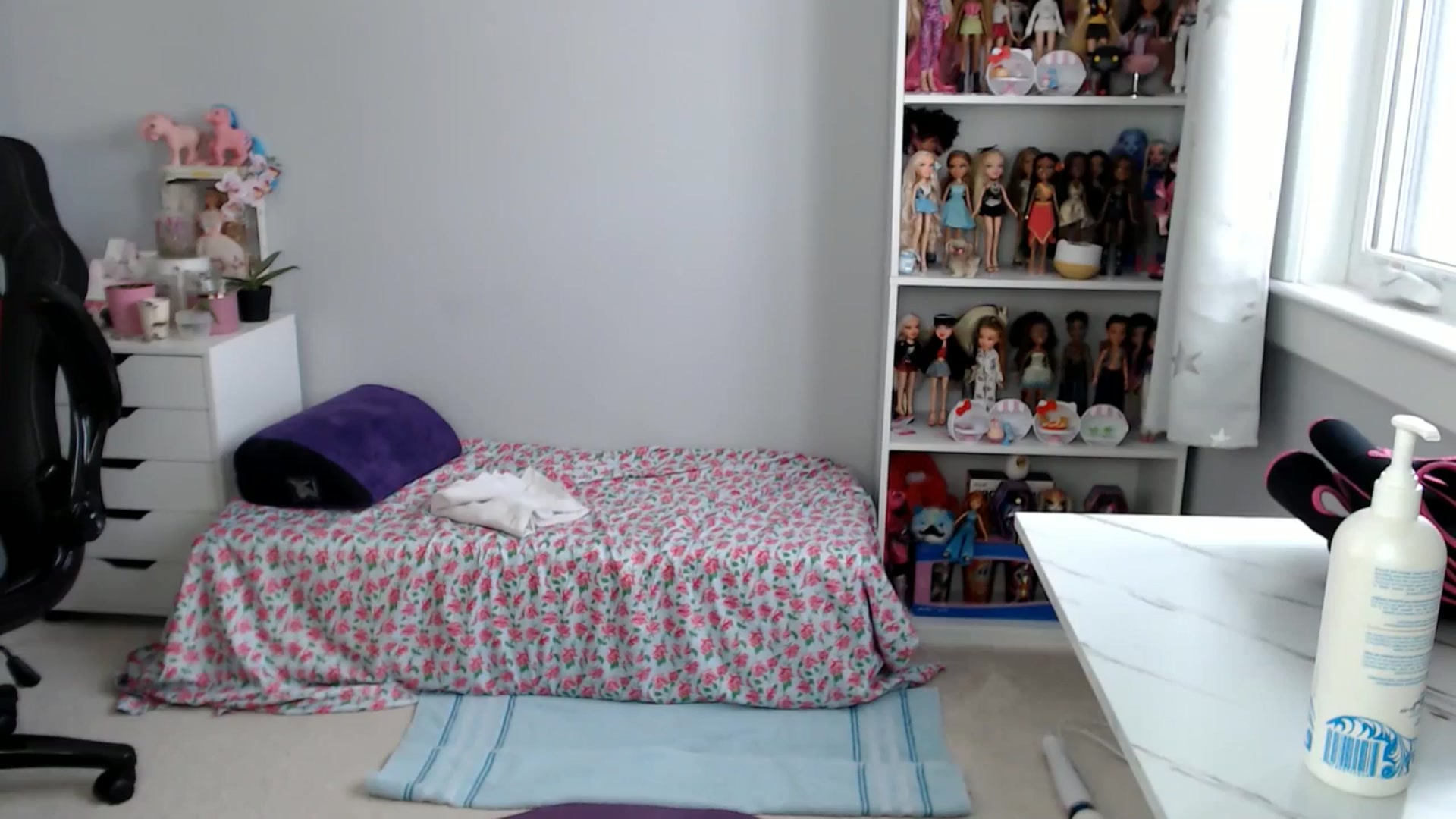 Gallery image thumbnail from GemmaMinx's myfreecams stream on, 02/06/2025, 19:37 image 18 of 20