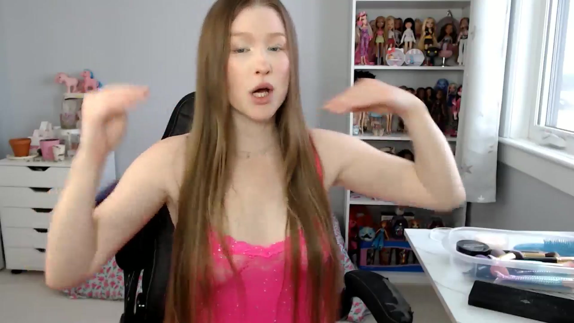 Gallery image thumbnail from GemmaMinx's myfreecams stream on, 02/06/2025, 21:02 image 14 of 20