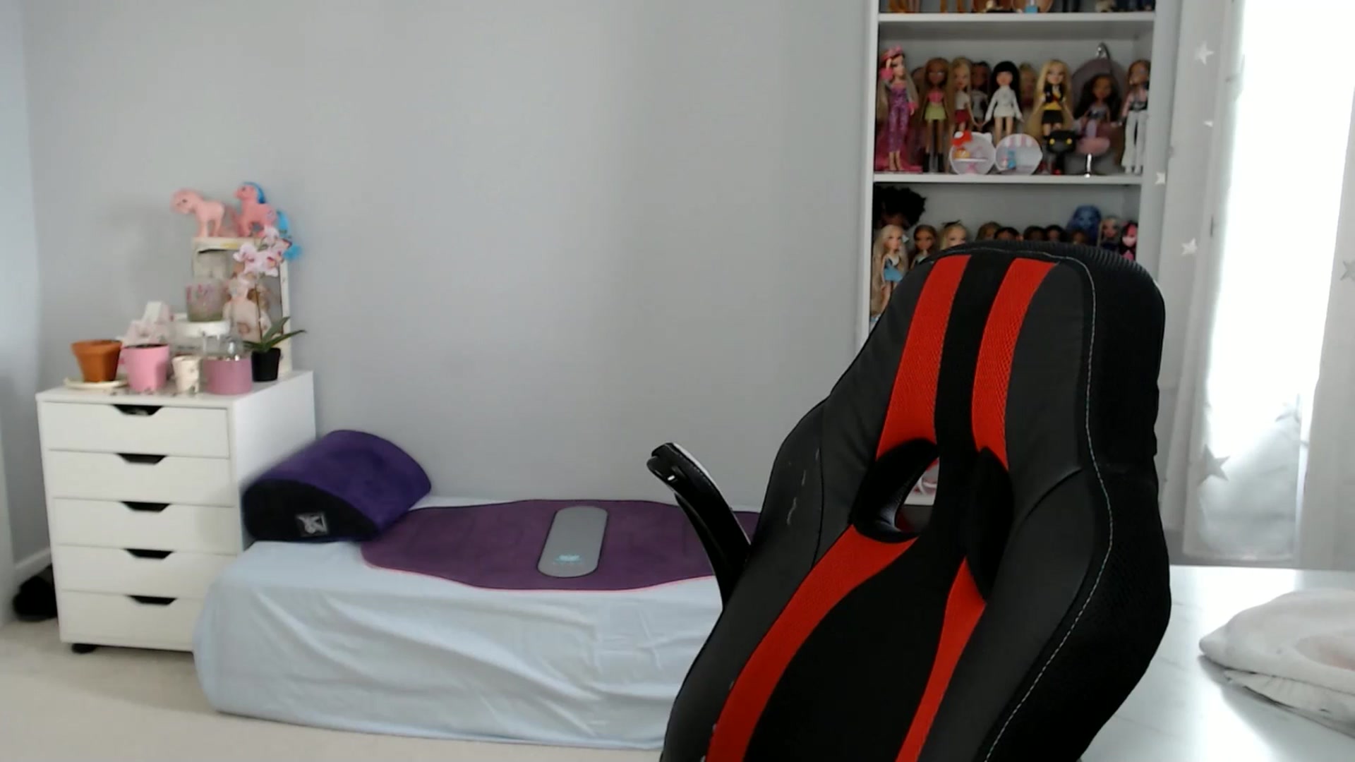 Gallery image thumbnail from GemmaMinx's myfreecams stream on, 02/14/2025, 20:23 image 10 of 20