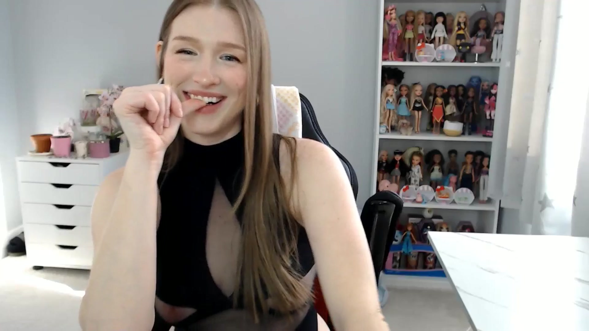 Gallery image thumbnail from GemmaMinx's myfreecams stream on, 02/22/2025, 20:59 image 14 of 20