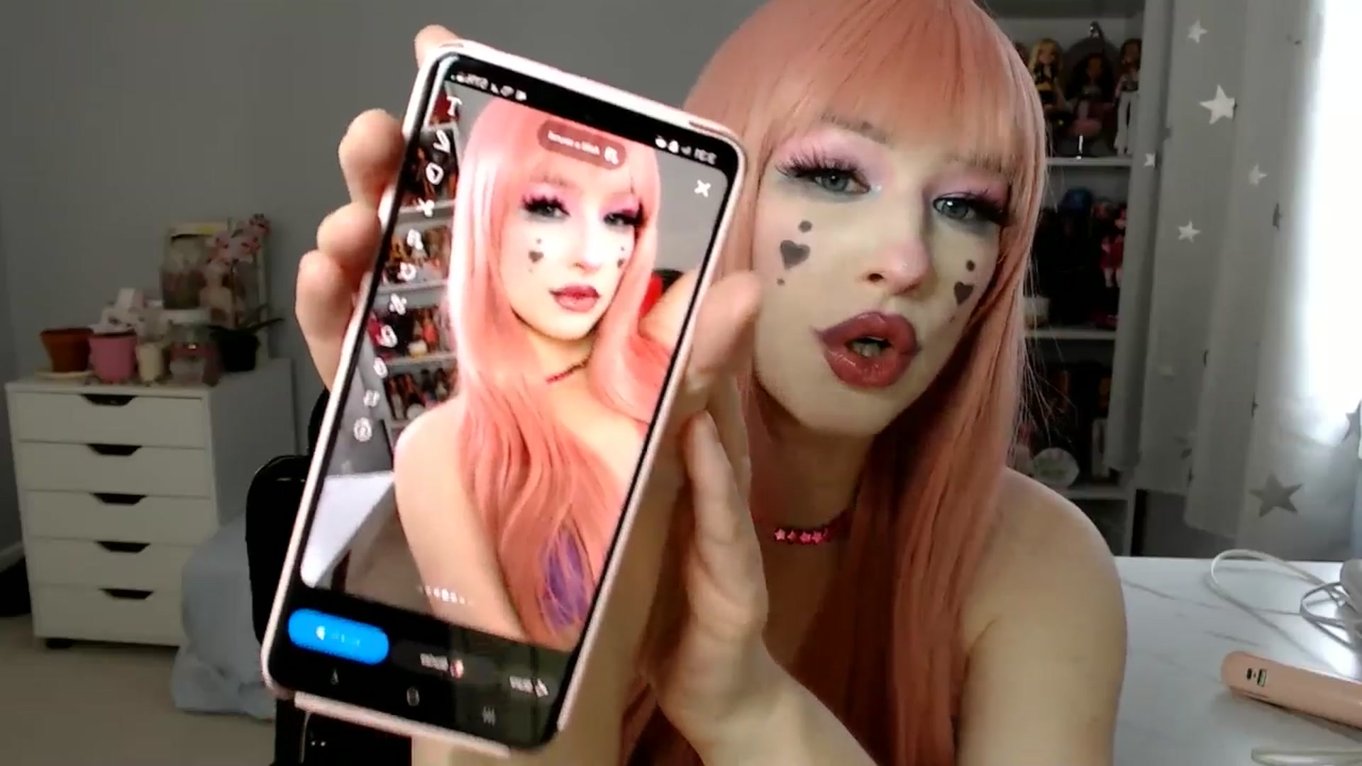 Gallery image thumbnail from GemmaMinx's myfreecams stream on, 02/25/2025, 20:59 image 10 of 20
