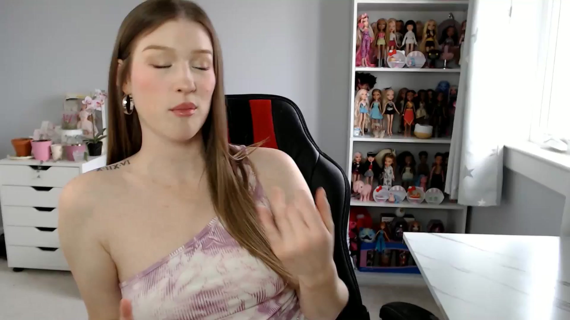 Gallery image thumbnail from GemmaMinx's myfreecams stream on, 03/12/2025, 18:11 image 1 of 20