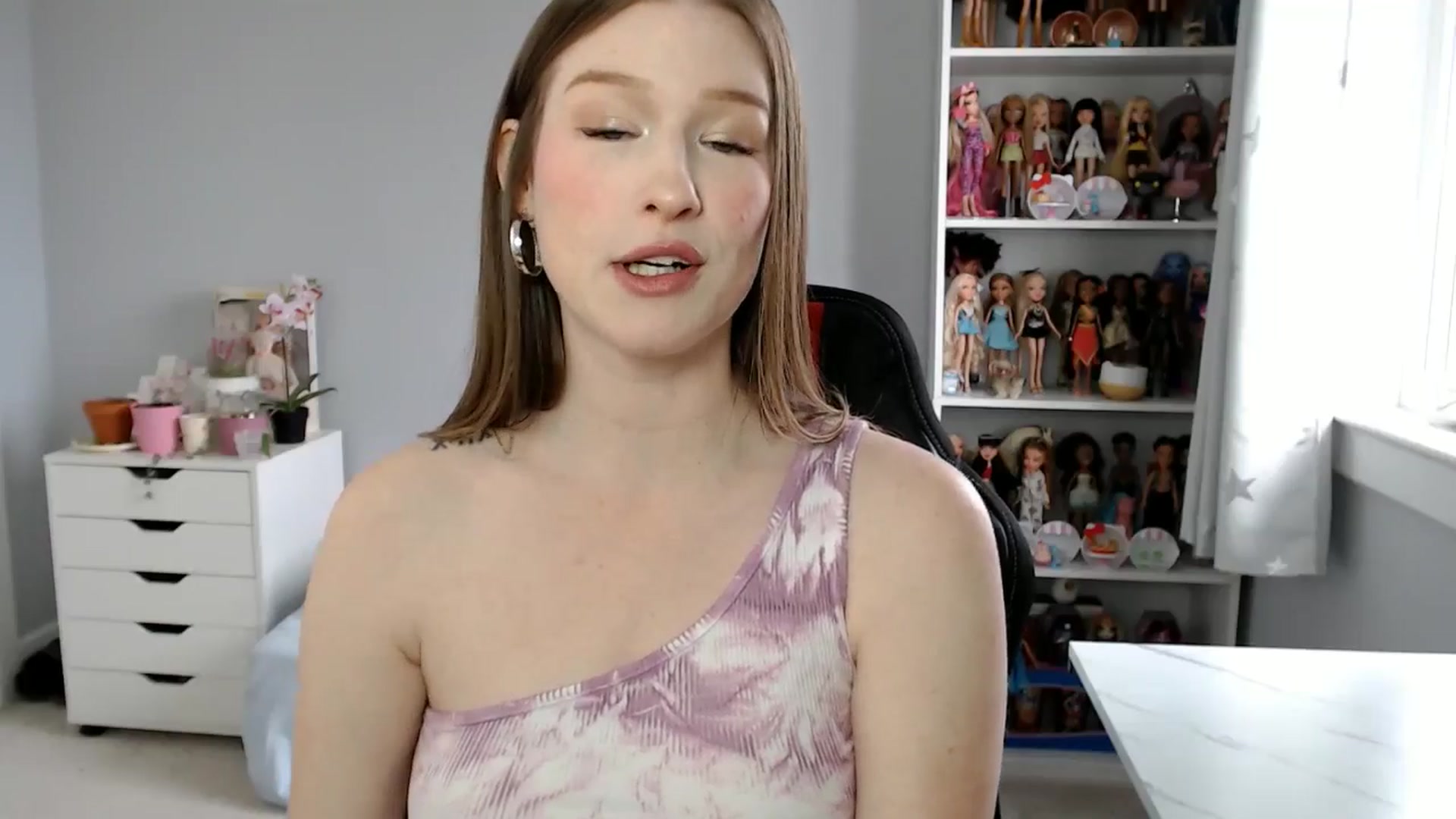 Gallery image thumbnail from GemmaMinx's myfreecams stream on, 03/12/2025, 18:11 image 14 of 20