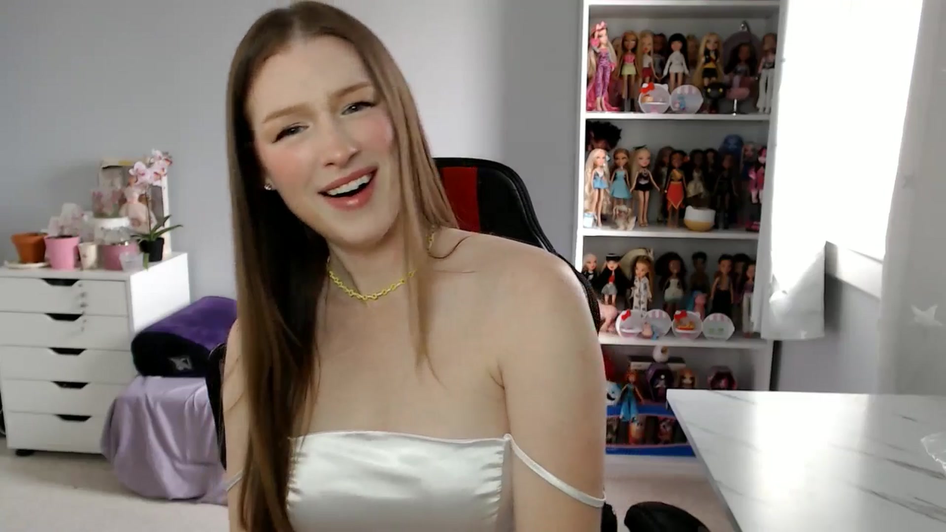 Gallery image thumbnail from GemmaMinx's myfreecams stream on, 03/15/2025, 18:42 image 9 of 20