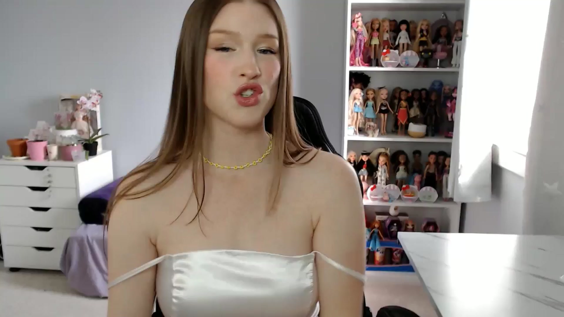 Gallery image thumbnail from GemmaMinx's myfreecams stream on, 03/15/2025, 18:42 image 1 of 20