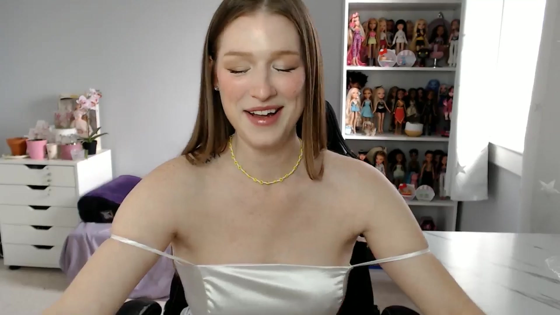 Gallery image thumbnail from GemmaMinx's myfreecams stream on, 03/15/2025, 18:42 image 16 of 20