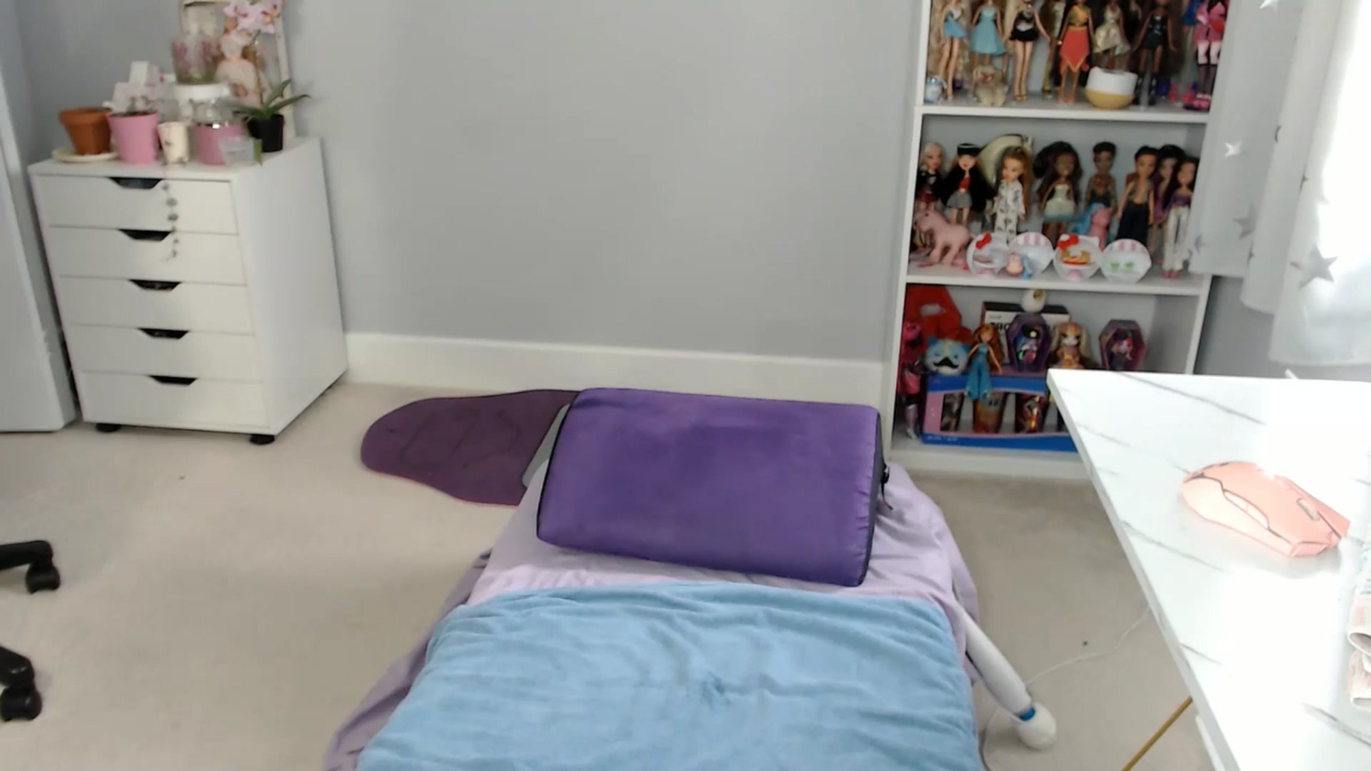Gallery image thumbnail from GemmaMinx's myfreecams stream on, 03/15/2025, 20:04 image 4 of 20
