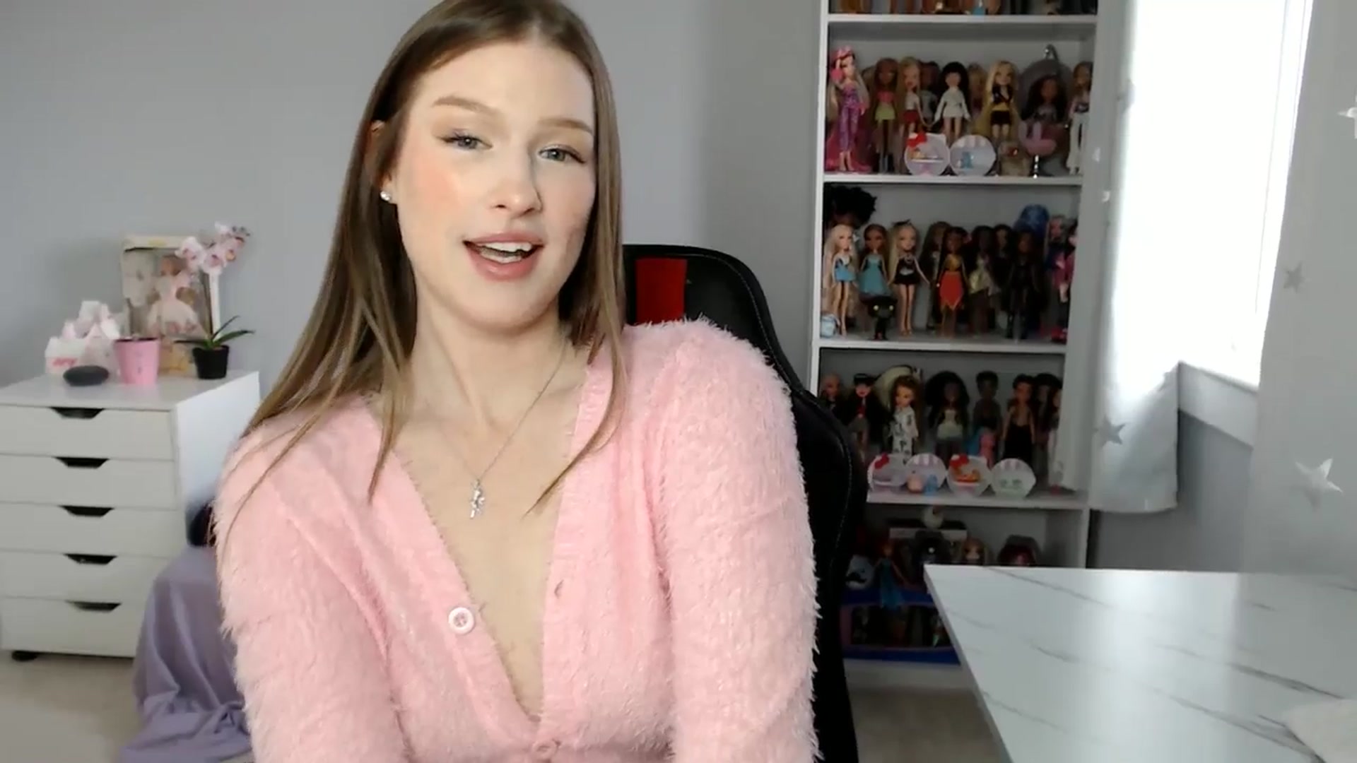 Gallery image thumbnail from GemmaMinx's myfreecams stream on, 03/25/2025, 18:44 image 11 of 20
