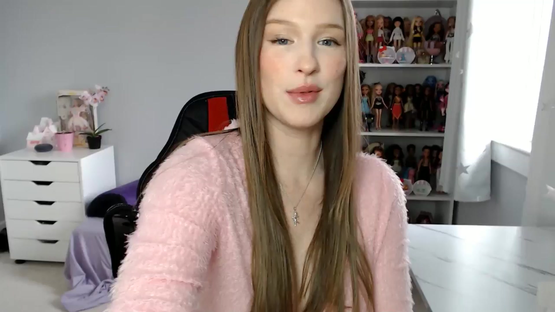 Gallery image thumbnail from GemmaMinx's myfreecams stream on, 03/25/2025, 18:44 image 1 of 20