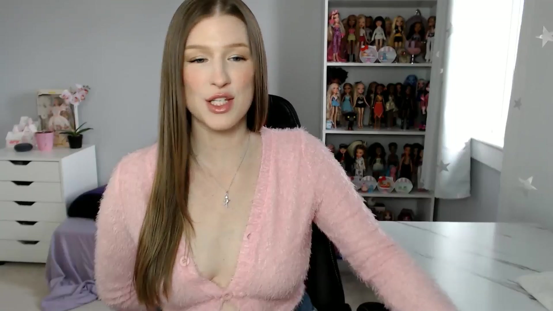 Gallery image thumbnail from GemmaMinx's myfreecams stream on, 03/25/2025, 18:44 image 7 of 20