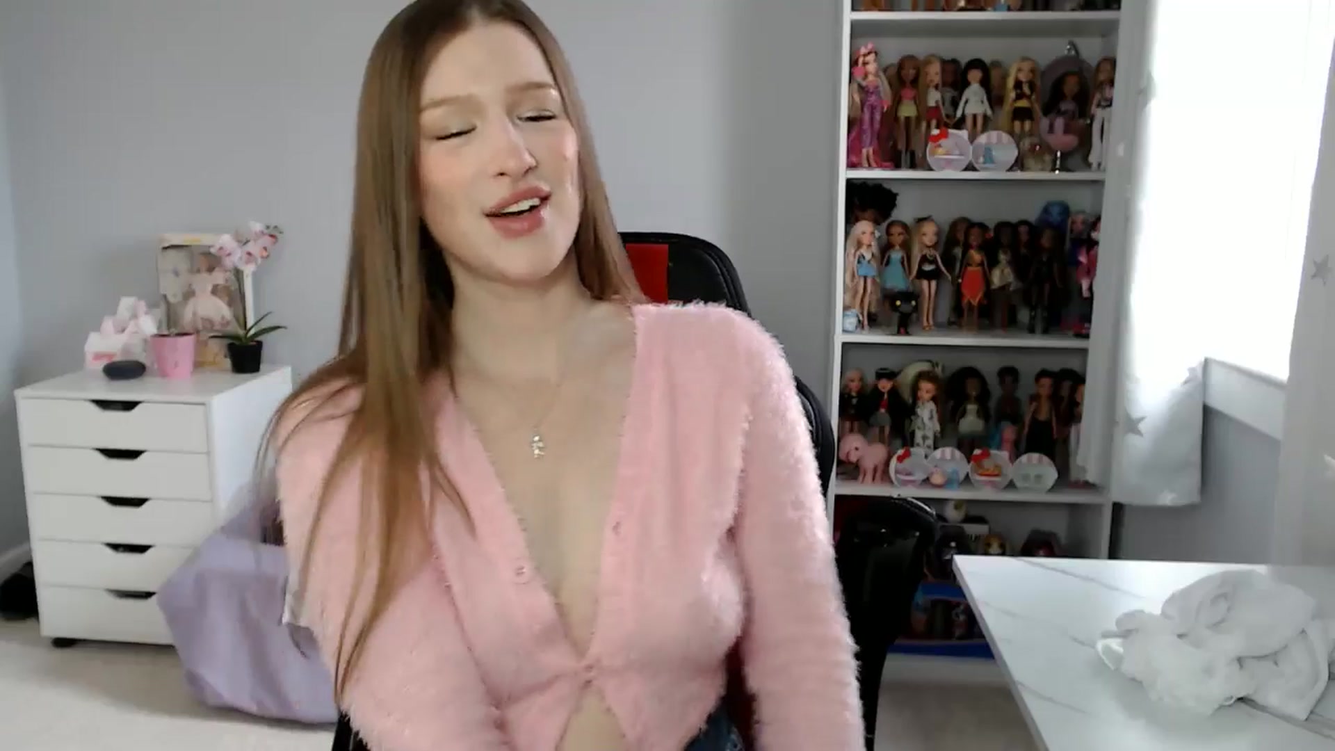 Gallery image thumbnail from GemmaMinx's myfreecams stream on, 03/25/2025, 21:23 image 6 of 20