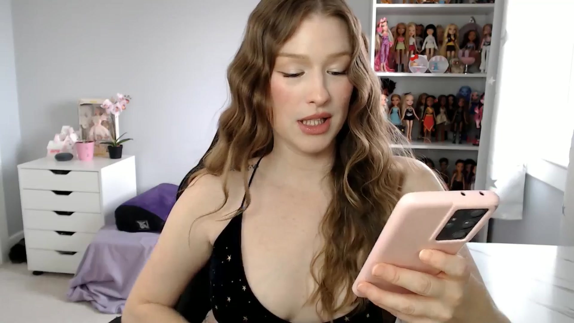 Gallery image thumbnail from GemmaMinx's myfreecams stream on, 03/26/2025, 19:20 image 10 of 20