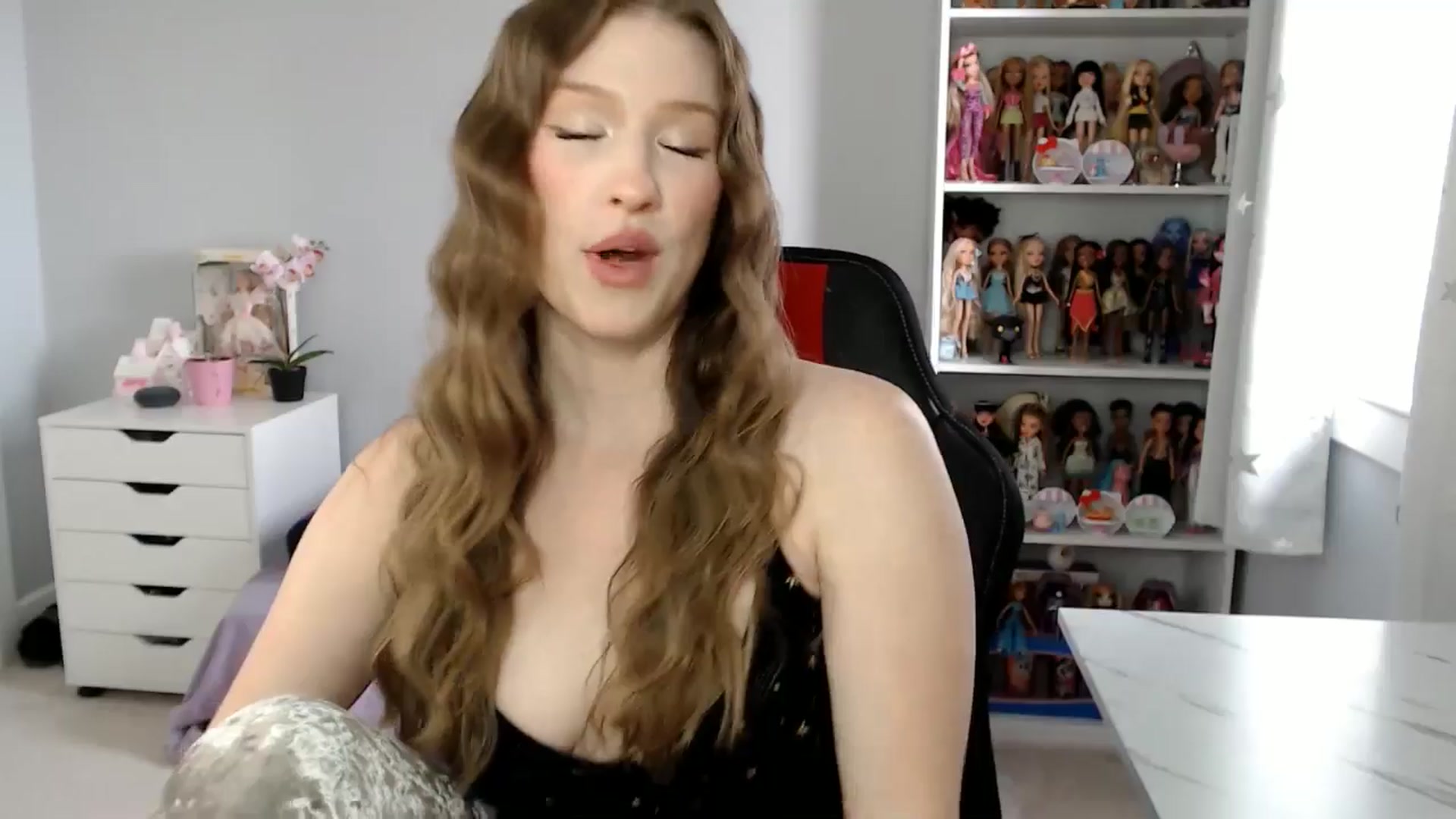 Gallery image thumbnail from GemmaMinx's myfreecams stream on, 03/26/2025, 19:20 image 14 of 20
