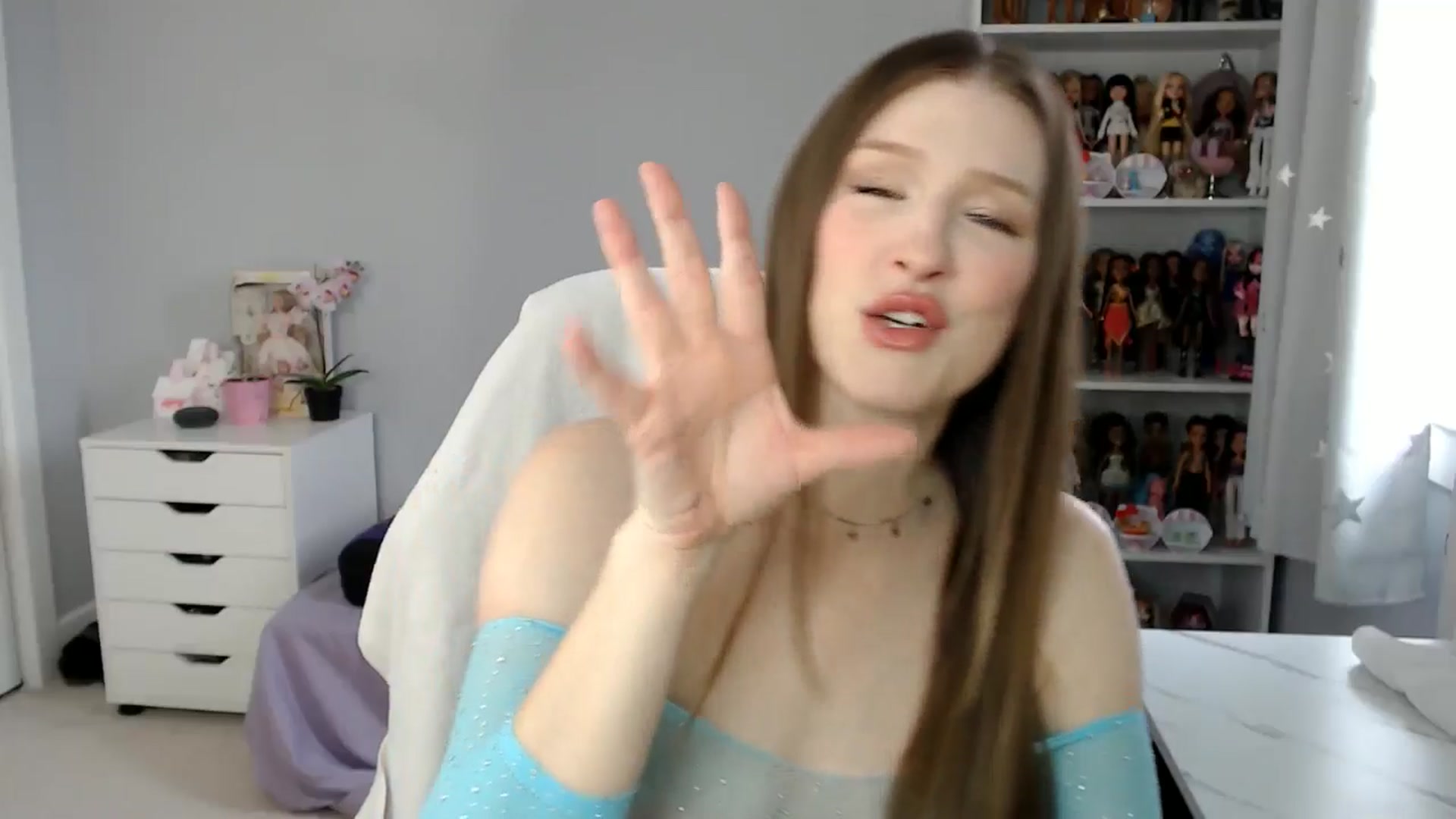 Gallery image thumbnail from GemmaMinx's myfreecams stream on, 03/31/2025, 20:02 image 15 of 20