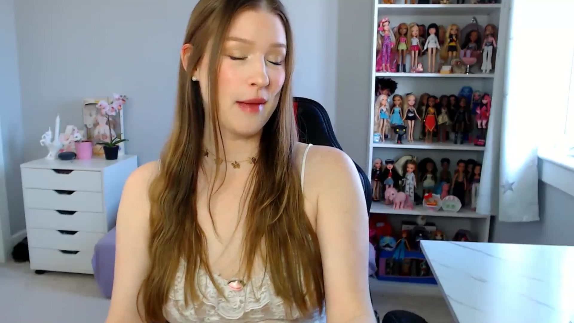 Gallery image thumbnail from GemmaMinx's myfreecams stream on, 04/23/2025, 19:34 image 2 of 20