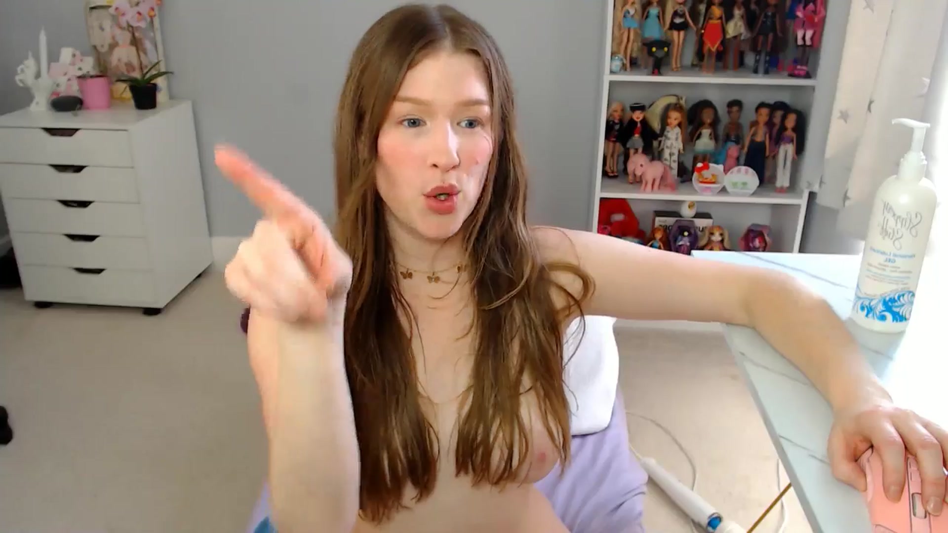 Gallery image thumbnail from GemmaMinx's myfreecams stream on, 04/23/2025, 19:34 image 17 of 20