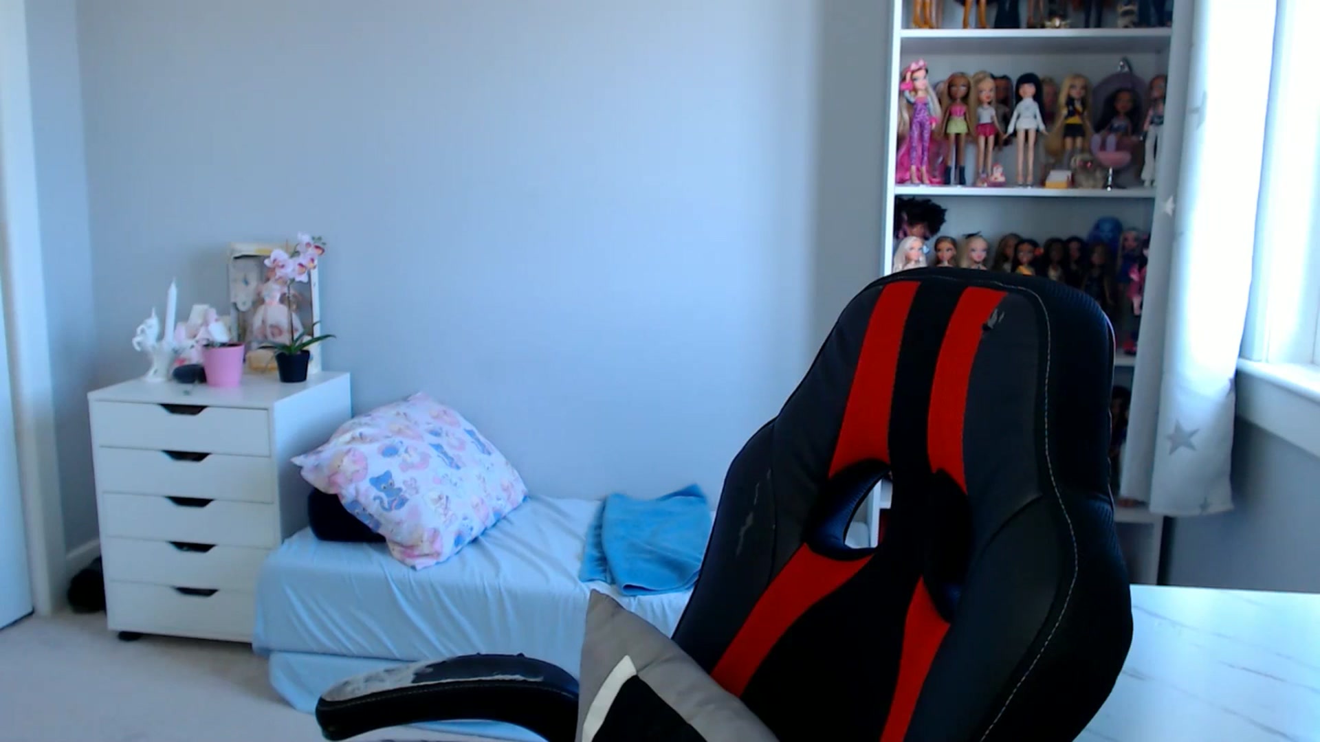Gallery image thumbnail from GemmaMinx's myfreecams stream on, 04/27/2025, 17:05 image 13 of 20