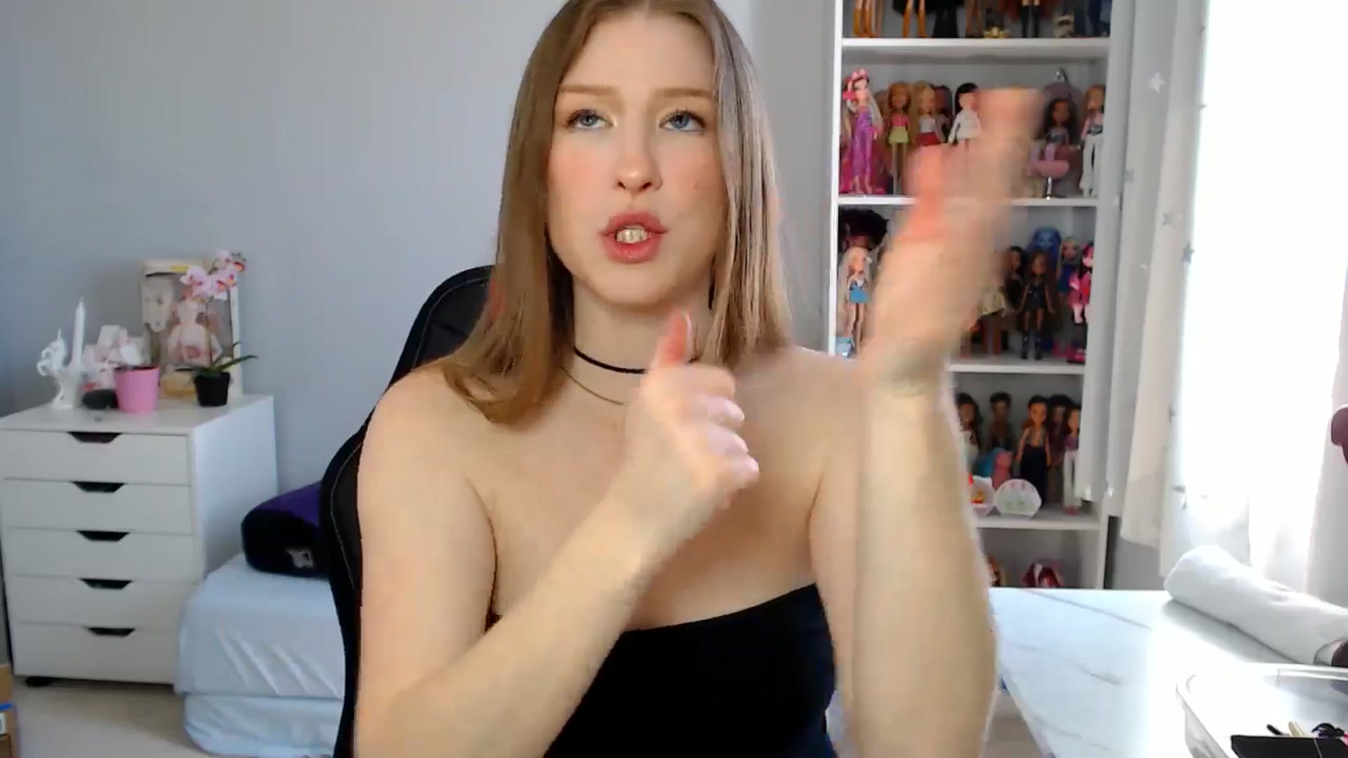Gallery image thumbnail from GemmaMinx's myfreecams stream on, 04/27/2025, 19:21 image 18 of 20