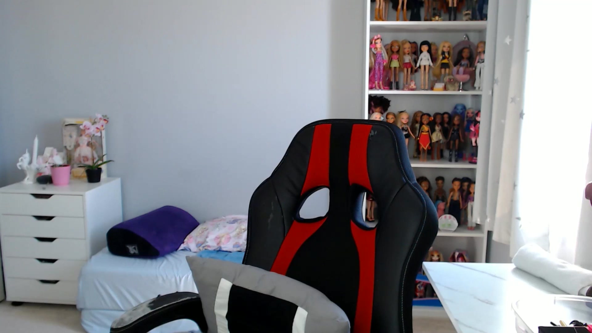 Gallery image thumbnail from GemmaMinx's myfreecams stream on, 04/27/2025, 19:21 image 17 of 20