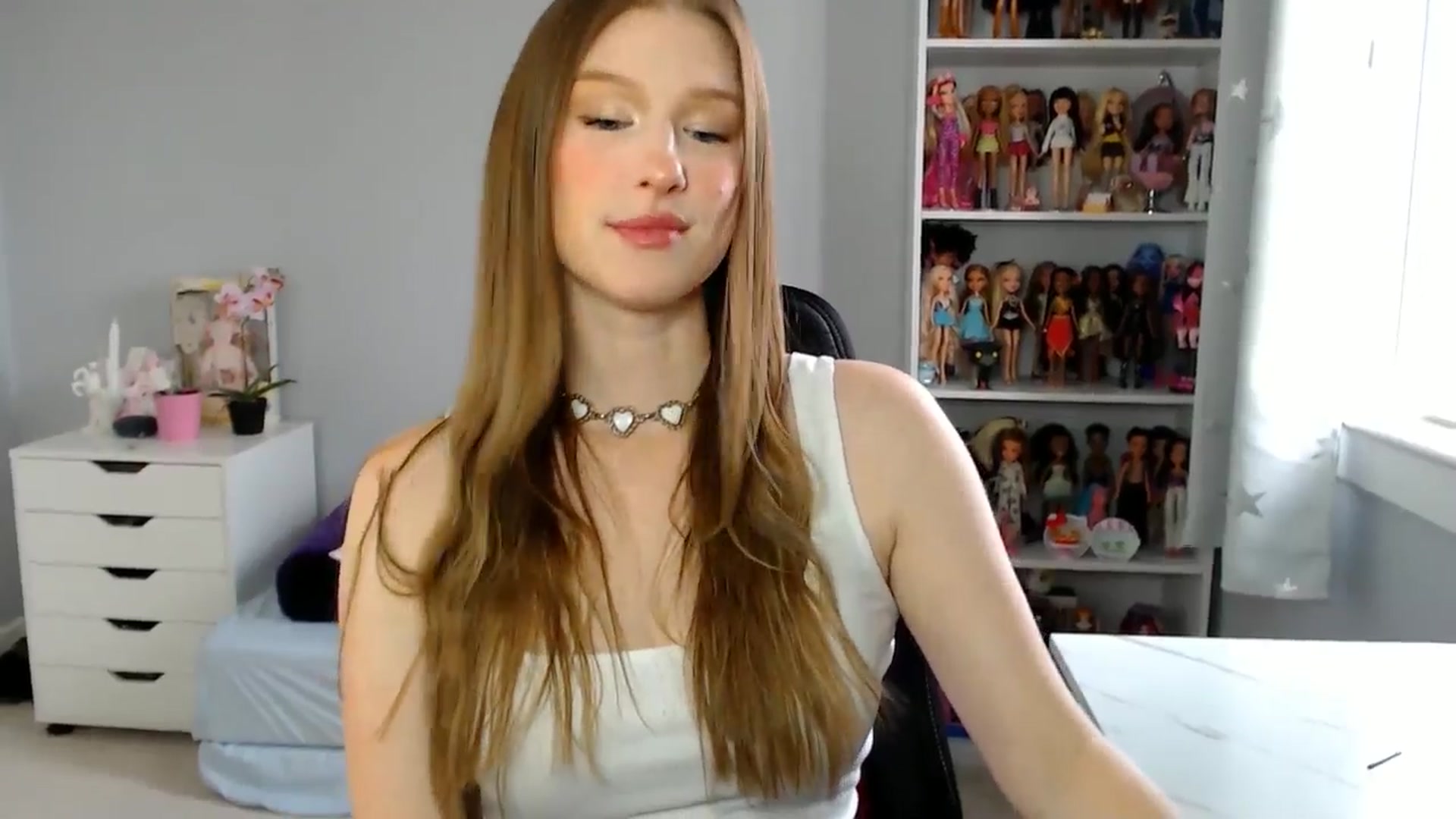 Gallery image thumbnail from GemmaMinx's myfreecams stream on, 04/29/2025, 19:37 image 2 of 20