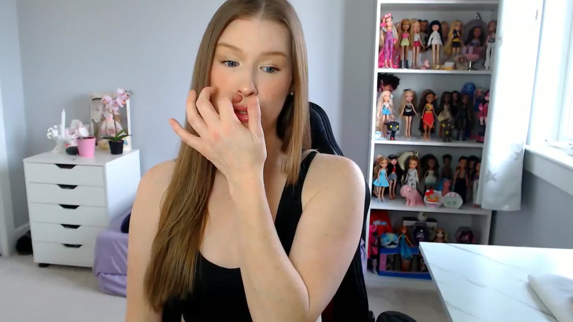 Gallery image thumbnail from GemmaMinx's myfreecams stream on, 05/13/2025, 15:29 image 16 of 20