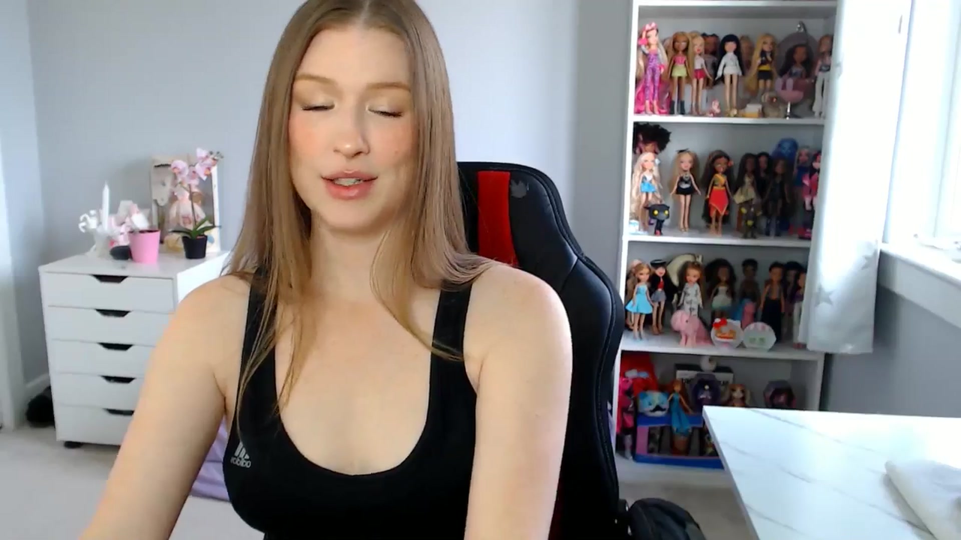 Gallery image thumbnail from GemmaMinx's myfreecams stream on, 05/13/2025, 15:29 image 15 of 20