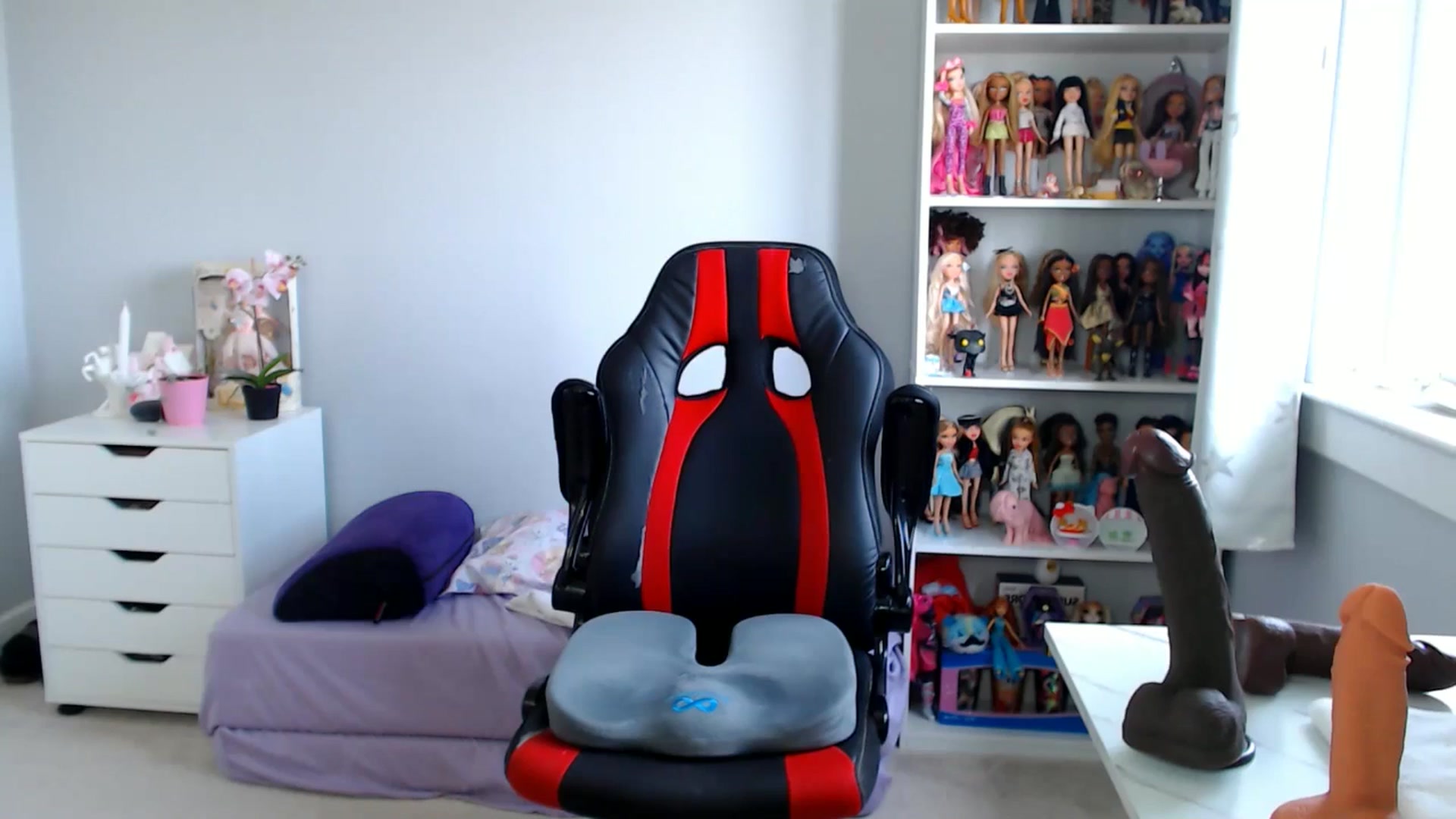Gallery image thumbnail from GemmaMinx's myfreecams stream on, 05/13/2025, 16:48 image 14 of 20