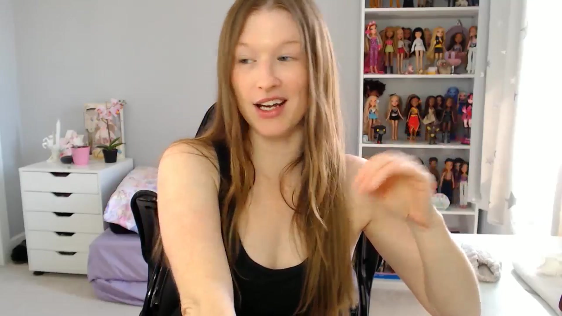 Gallery image thumbnail from GemmaMinx's myfreecams stream on, 05/13/2025, 19:06 image 16 of 20