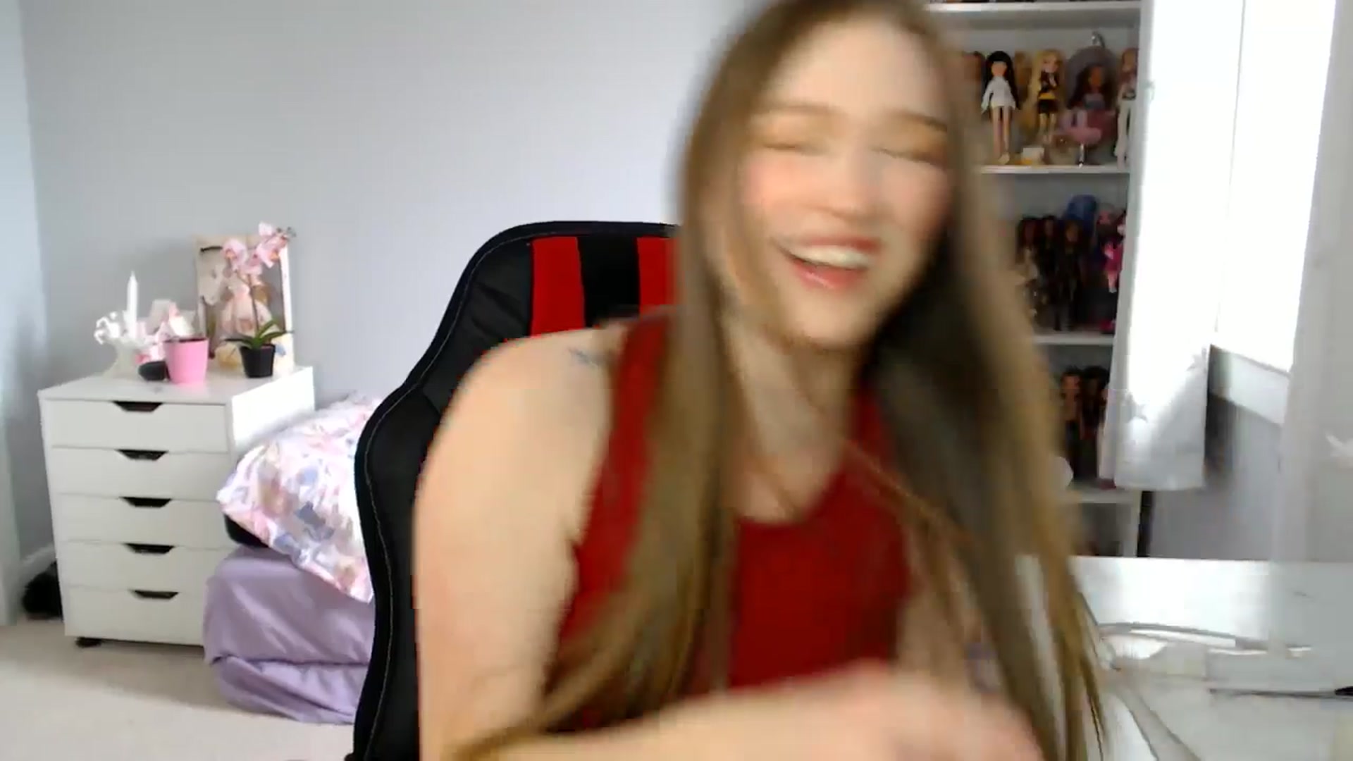 Gallery image thumbnail from GemmaMinx's myfreecams stream on, 05/14/2025, 19:19 image 10 of 20