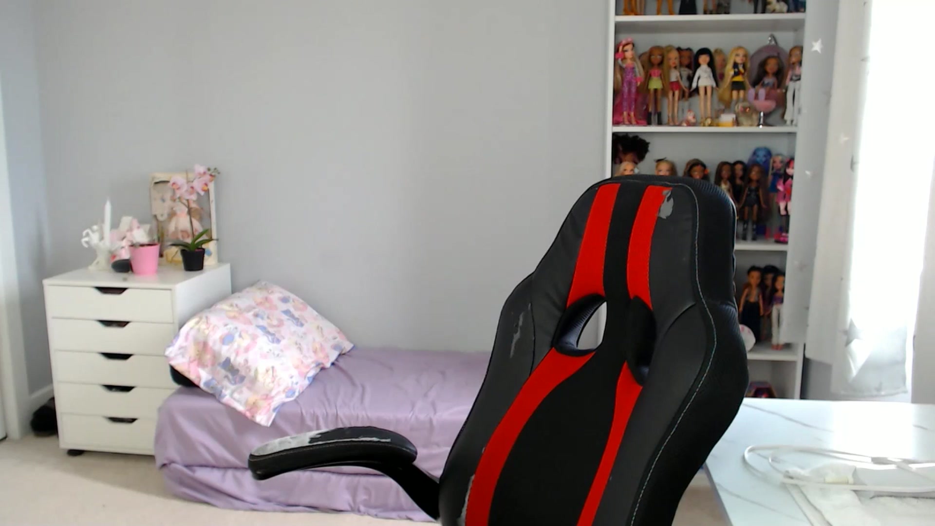 Gallery image thumbnail from GemmaMinx's myfreecams stream on, 05/14/2025, 19:19 image 14 of 20