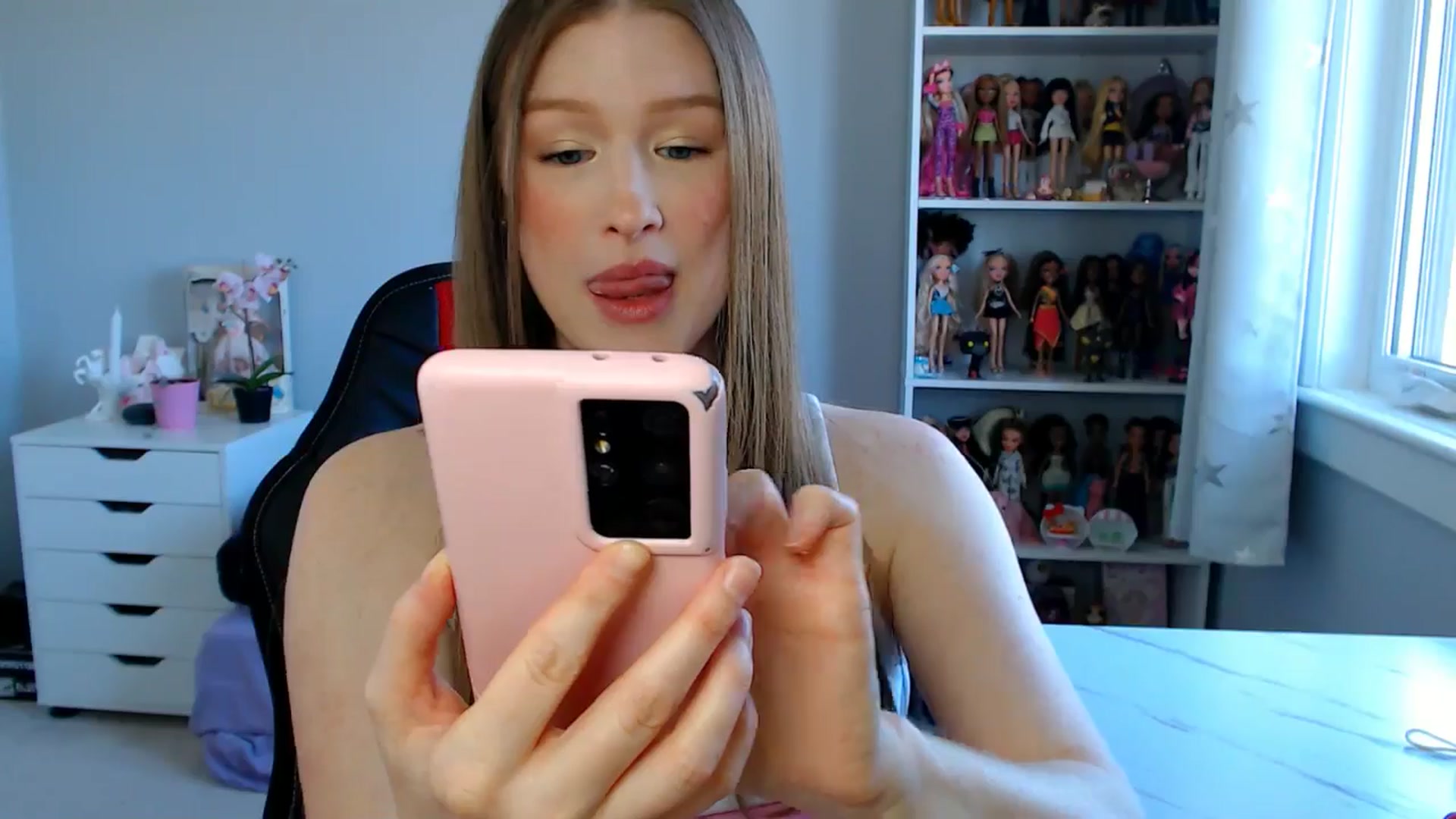 Gallery image thumbnail from GemmaMinx's myfreecams stream on, 05/26/2025, 17:20 image 9 of 20