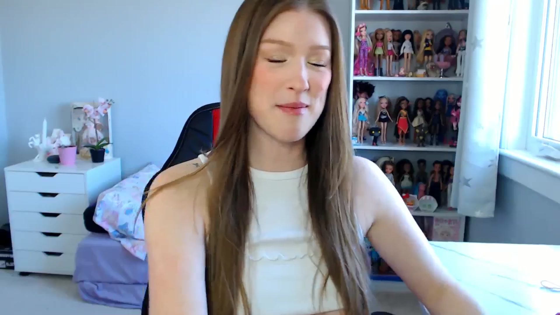Gallery image thumbnail from GemmaMinx's myfreecams stream on, 05/26/2025, 17:20 image 8 of 20