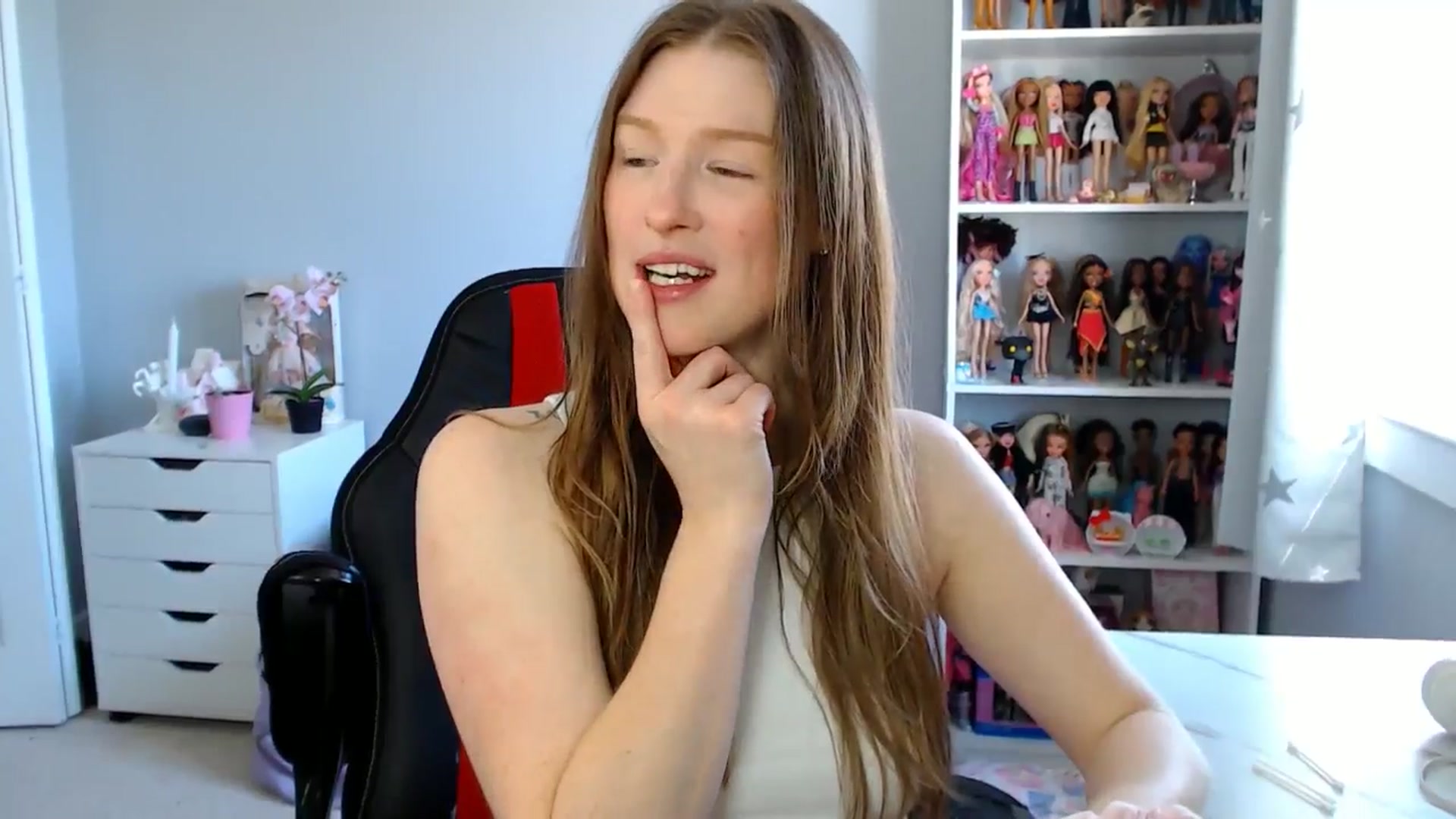Gallery image thumbnail from GemmaMinx's myfreecams stream on, 05/26/2025, 18:57 image 7 of 20