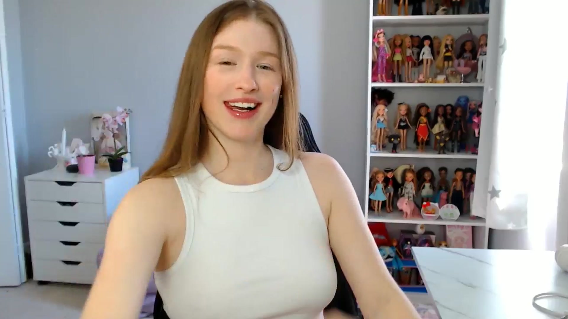 Gallery image thumbnail from GemmaMinx's myfreecams stream on, 05/26/2025, 18:57 image 17 of 20