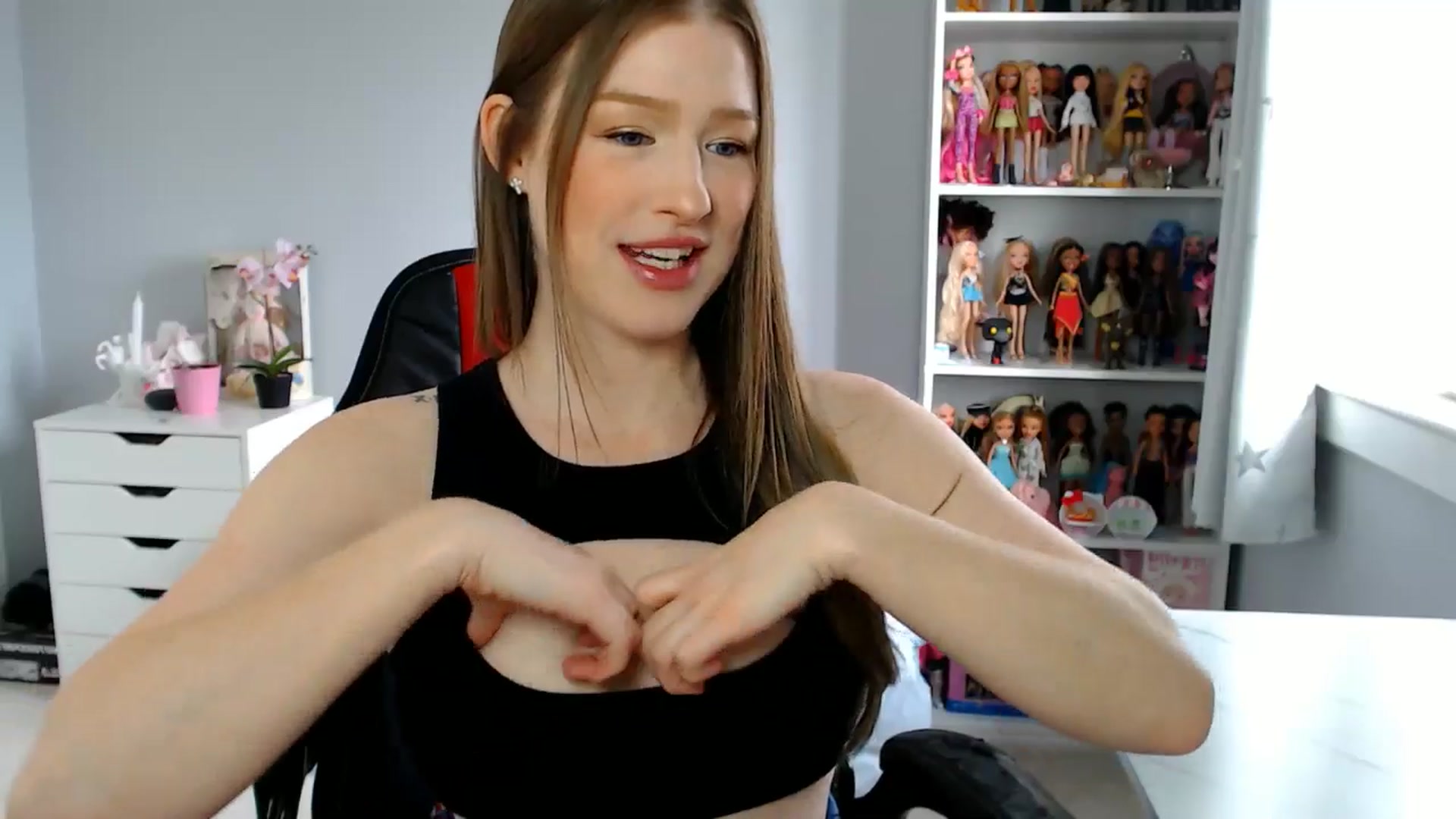 Gallery image thumbnail from GemmaMinx's myfreecams stream on, 05/29/2025, 18:04 image 12 of 20