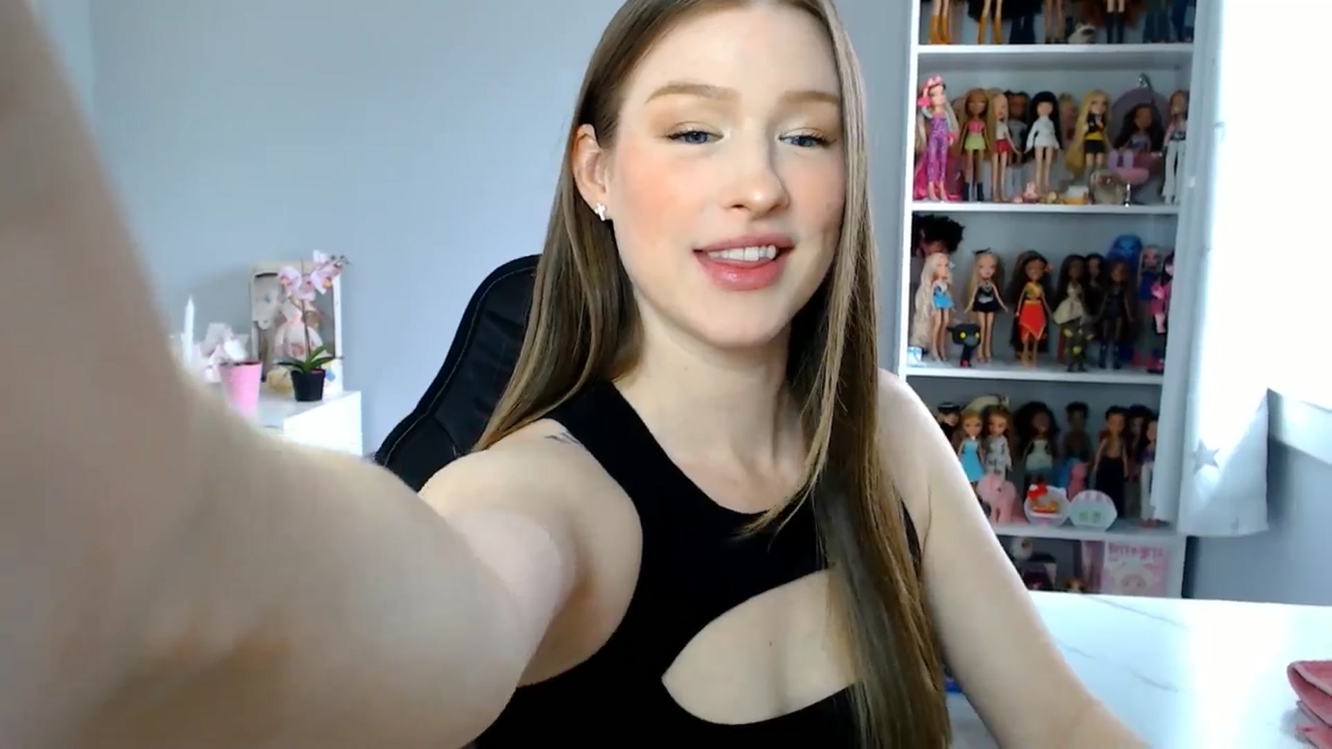 Gallery image thumbnail from GemmaMinx's myfreecams stream on, 05/29/2025, 18:04 image 19 of 20