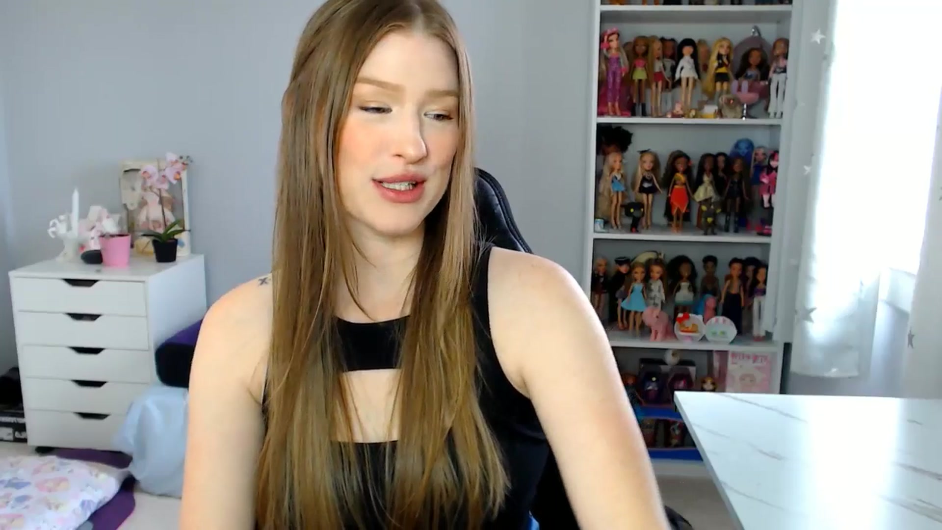 Gallery image thumbnail from GemmaMinx's myfreecams stream on, 05/29/2025, 19:07 image 19 of 20