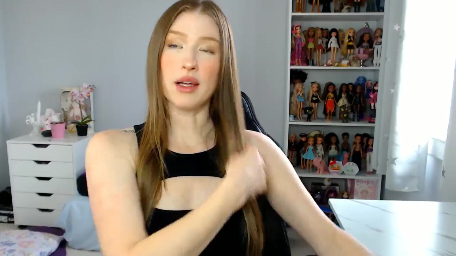 Gallery image thumbnail from GemmaMinx's myfreecams stream on, 05/29/2025, 19:07 image 16 of 20