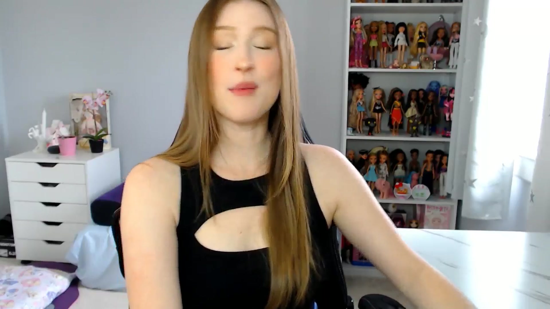 Gallery image thumbnail from GemmaMinx's myfreecams stream on, 05/29/2025, 19:07 image 20 of 20