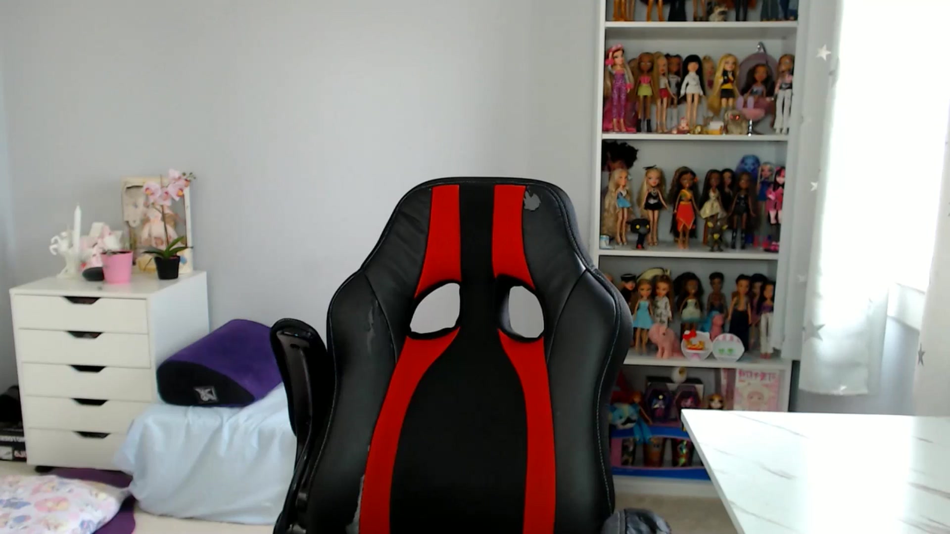 Gallery image thumbnail from GemmaMinx's myfreecams stream on, 05/29/2025, 19:07 image 15 of 20
