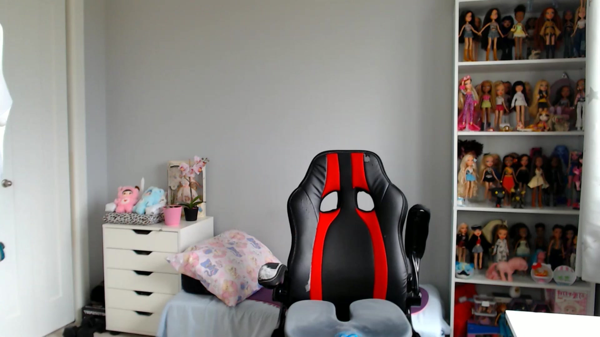 Gallery image thumbnail from GemmaMinx's myfreecams stream on, 06/09/2025, 19:18 image 17 of 20