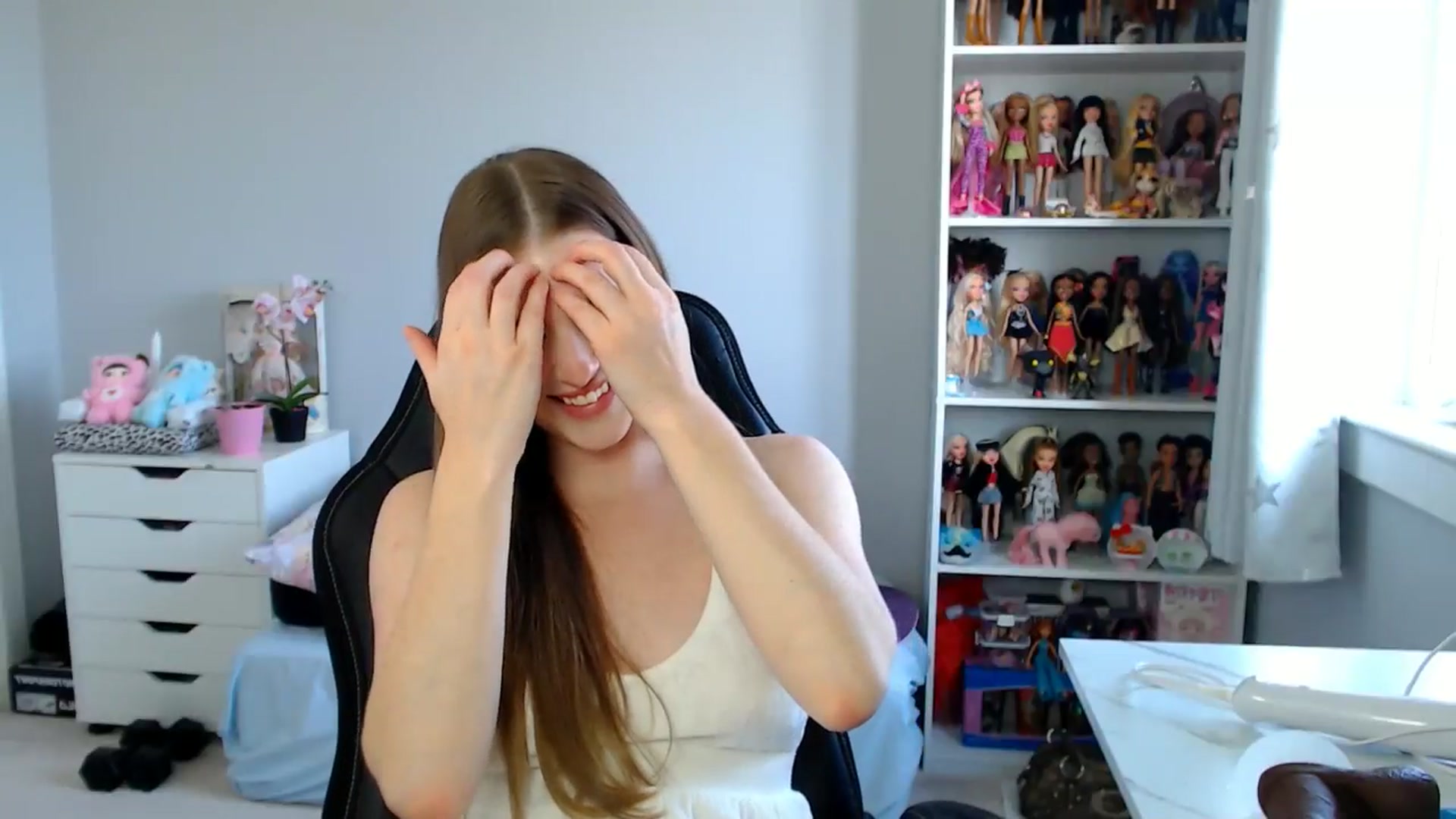 Gallery image thumbnail from GemmaMinx's myfreecams stream on, 06/10/2025, 16:08 image 14 of 20