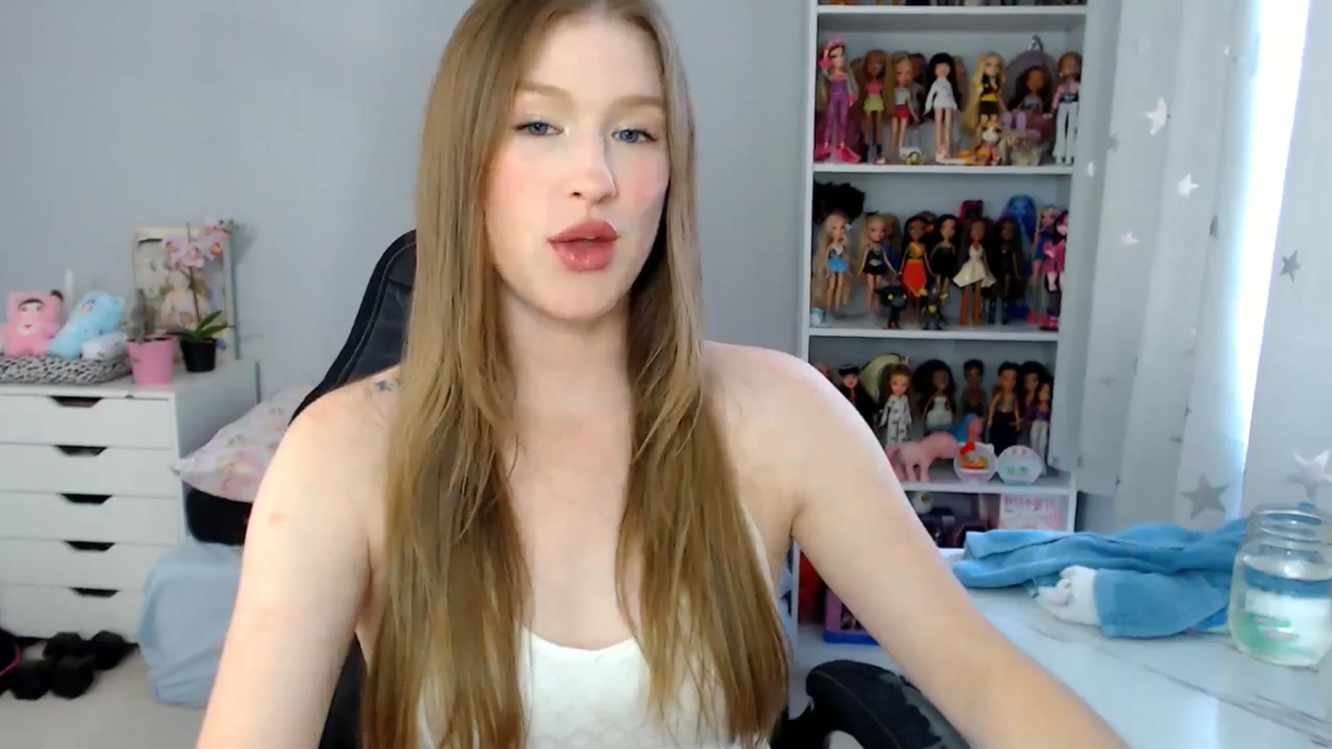 Gallery image thumbnail from GemmaMinx's myfreecams stream on, 06/10/2025, 18:45 image 12 of 20