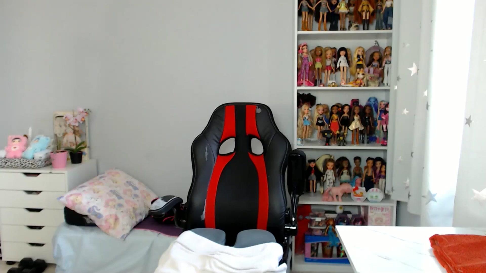 Gallery image thumbnail from GemmaMinx's myfreecams stream on, 06/11/2025, 16:09 image 18 of 20