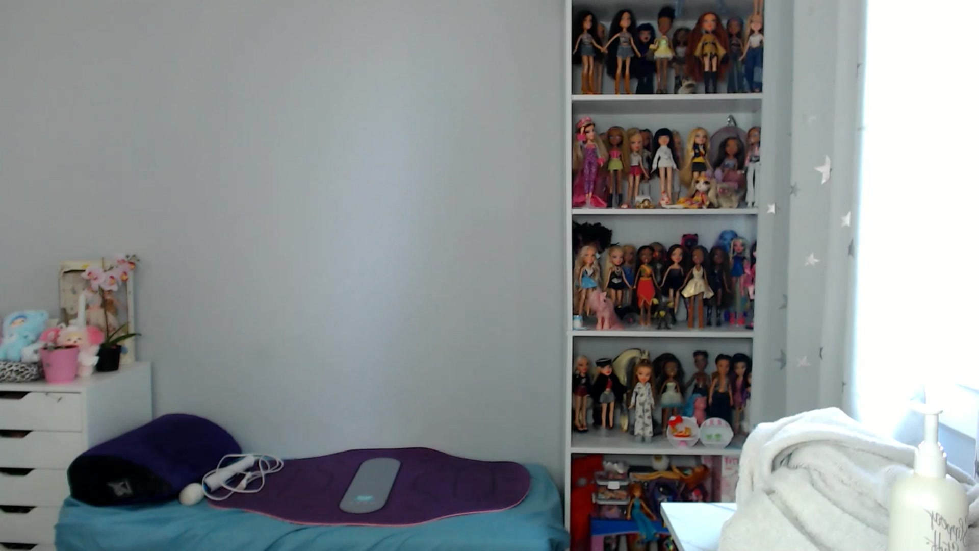 Gallery image thumbnail from GemmaMinx's myfreecams stream on, 07/10/2025, 18:35 image 1 of 20