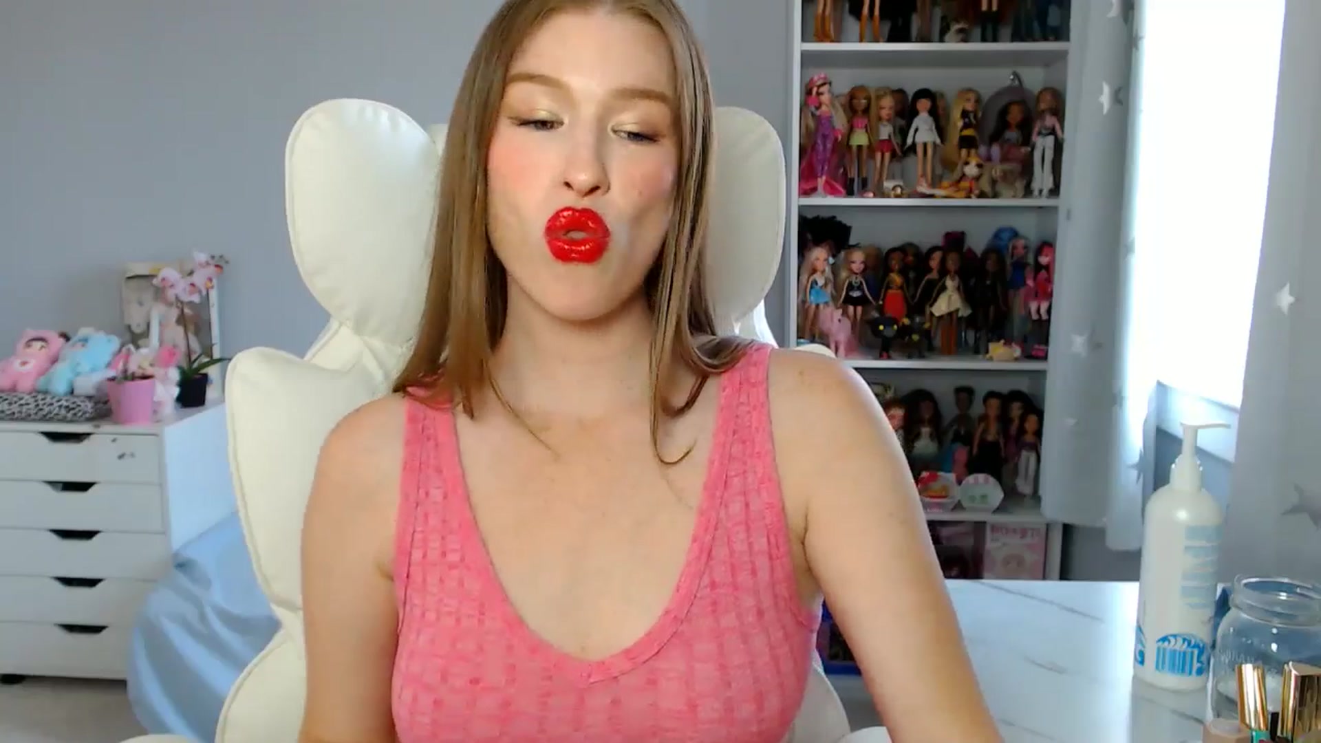 Gallery image thumbnail from GemmaMinx's myfreecams stream on, 08/09/2025, 17:31 image 19 of 20