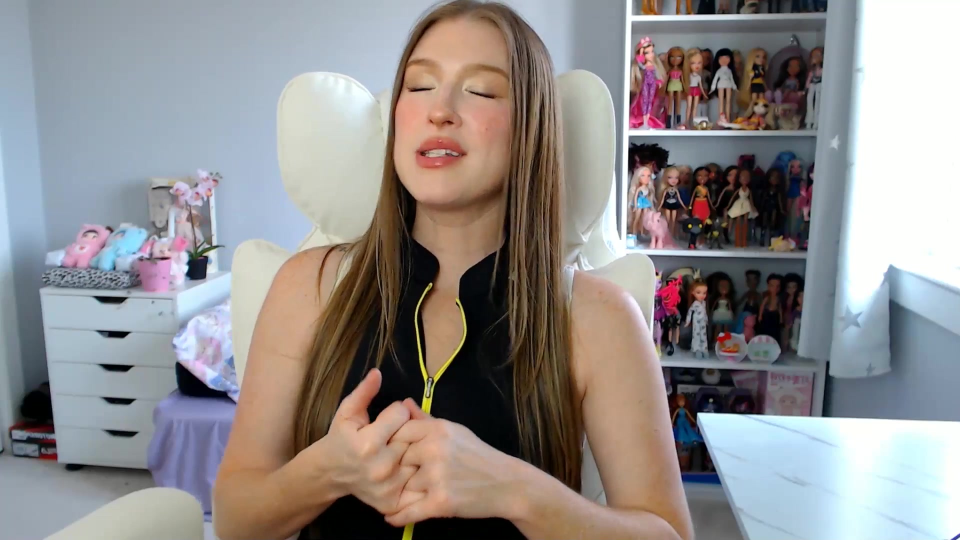 Gallery image thumbnail from GemmaMinx's myfreecams stream on, 08/10/2025, 17:12 image 14 of 20